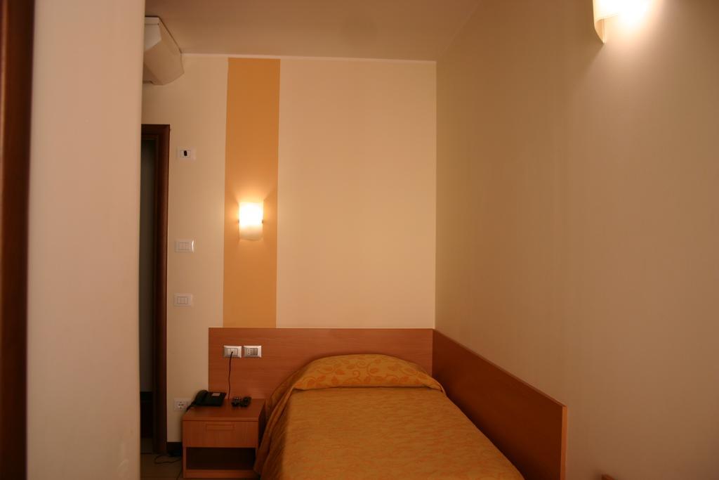 Hotel Moro Freoni San Pietro in Cariano Pokoj fotografie