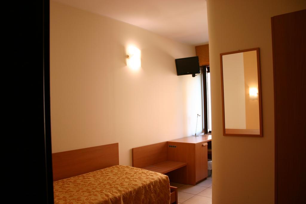 Hotel Moro Freoni San Pietro in Cariano Pokoj fotografie