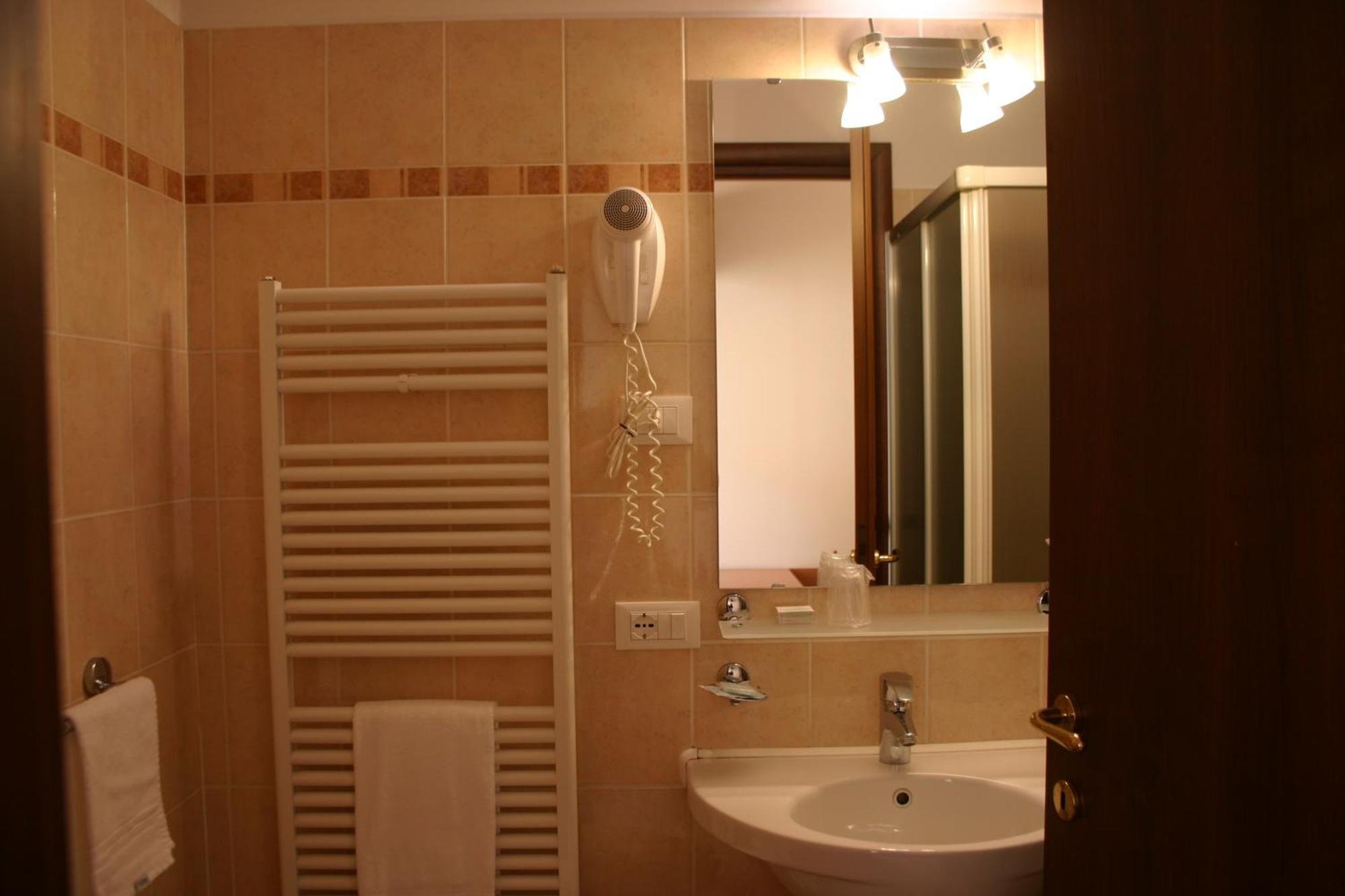 Hotel Moro Freoni San Pietro in Cariano Pokoj fotografie